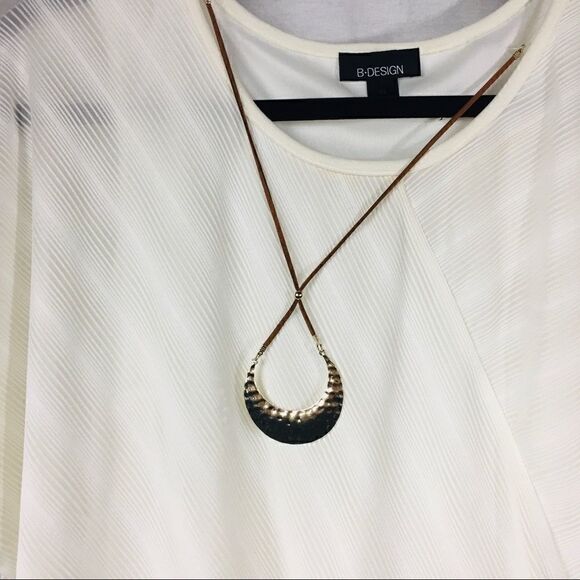 Cream colored ribbed tunic top B-Design XL 3/4 sleeved attached necklace - Picture 6 of 7